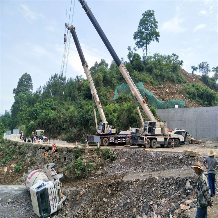 遂平汽车掉沟里叫吊车救援要多少钱